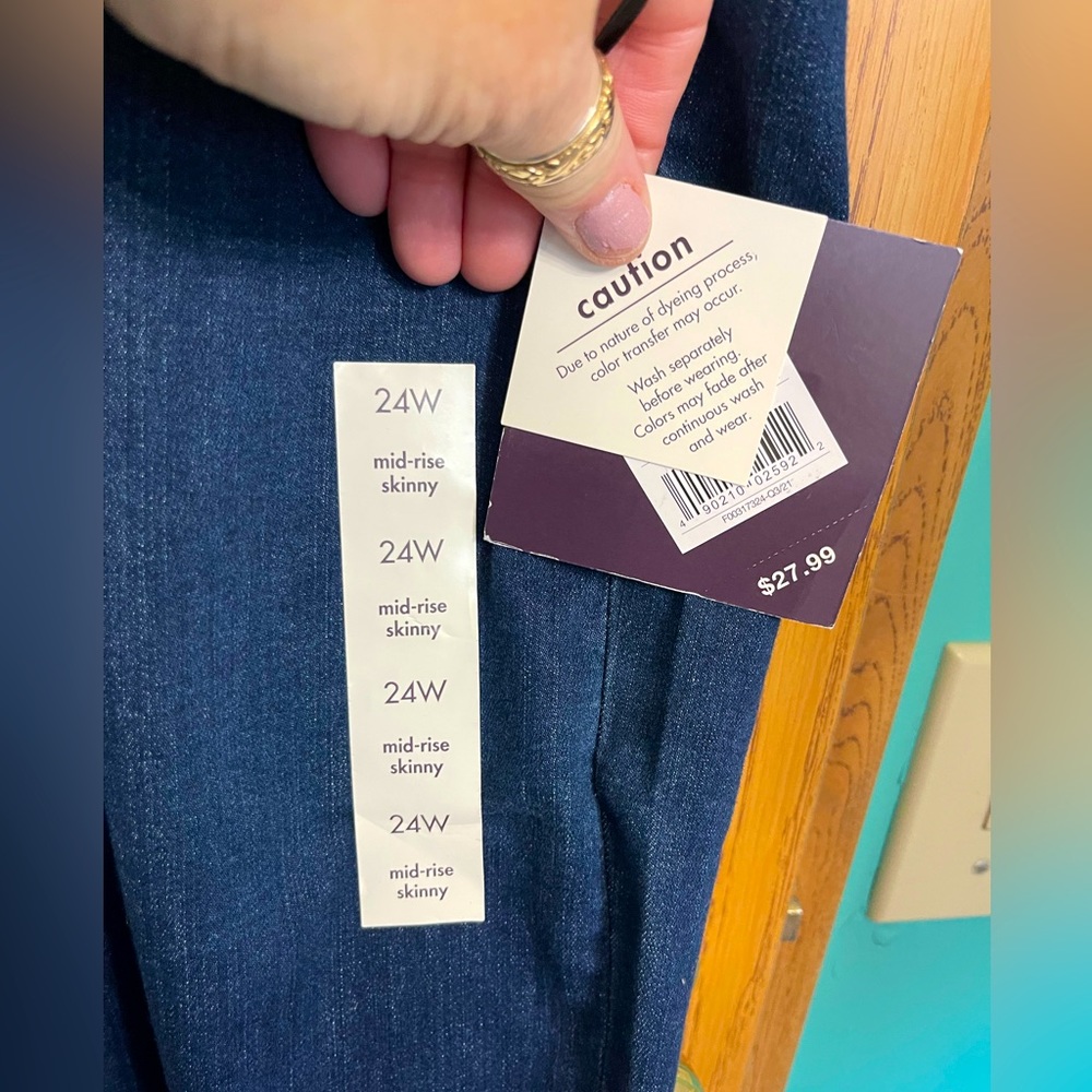 Woman’s Ava &Viv Plus sized Stretch Skinny  Jeans 24W